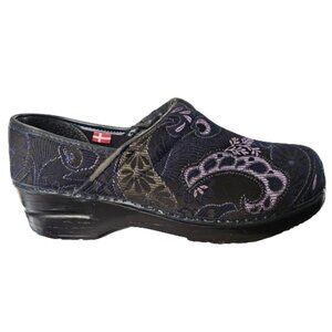 Sanita Womens Black and Navy Blue  Paisly Tapestry Brocade Clogs Size 37, 6.5